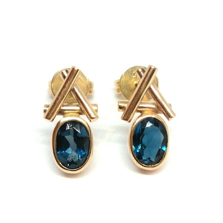 Rotgold 750er Ohrstecker mit Blau Topas