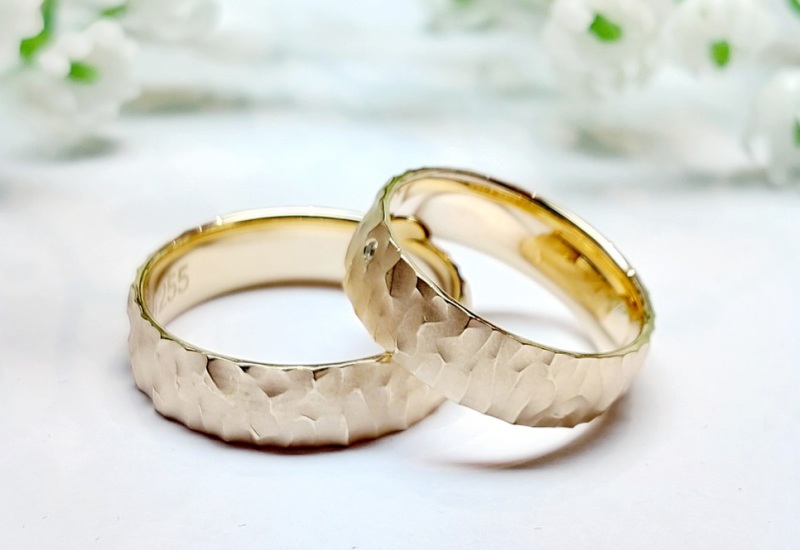 Nachhaltige Eheringe außergewöhnlich Gold